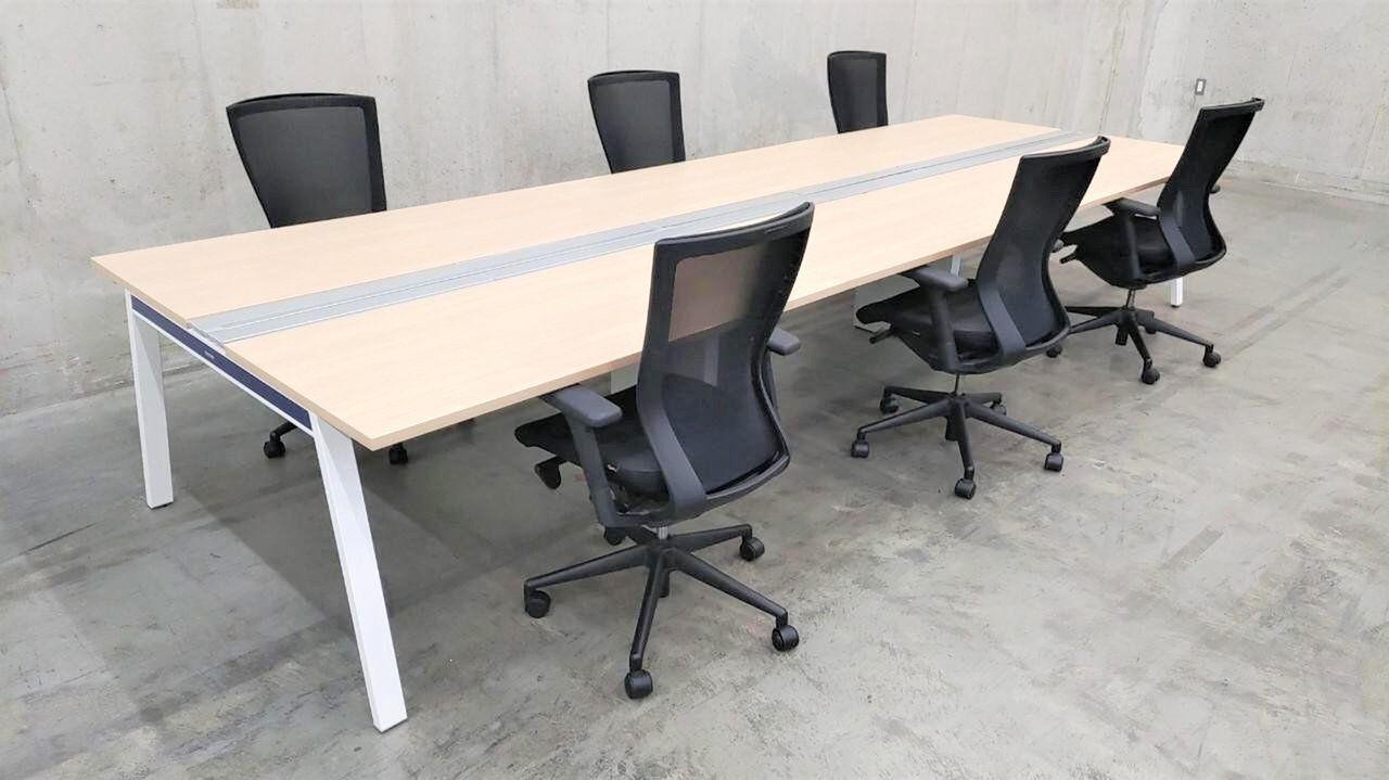 【全店共通商品】【関東倉庫在庫品】大量入荷品！木目のフリーアドレスデスクと肘付メッシュチェアのセット品【中古】【オフィス家具】【東京】【大阪】【愛知】【岐阜】【滋賀】【長野】
                        マニフォールド 
                                    中古
            