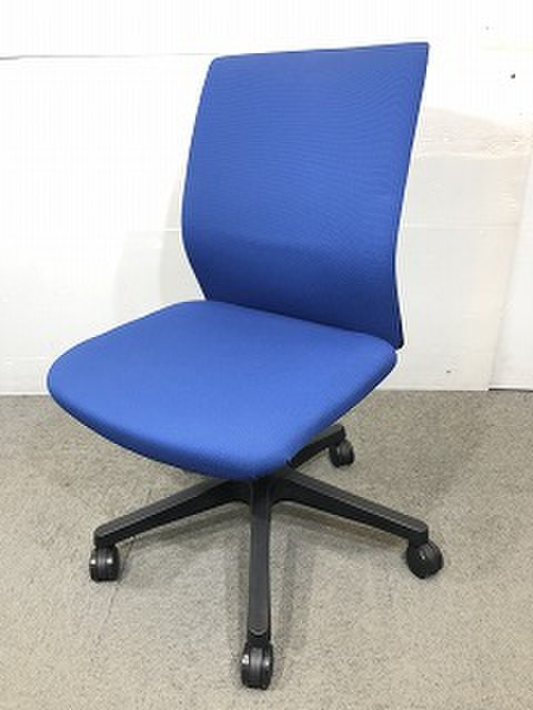 オカムラ製（オムネス）　クッションタイプ 　ブラックシェル 肘なし 　樹脂脚(ハンガーなし) 　ナイロンキャスター
                        オムネス 
                                    中古
            