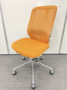 【オカムラ】【シルフィ―】【前傾姿勢】【コートハンガー付】【肘無】【美品】【クリーニング済み】【オレンジ】【2016年製】