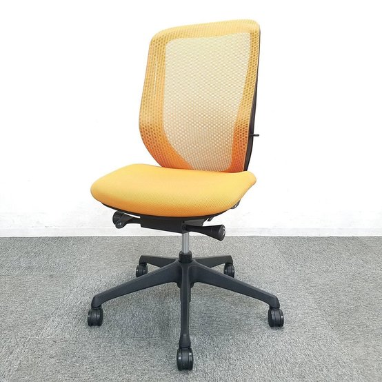 【中古】シルフィー（メッシュ）   オカムラ（okamura） 肘無ローバックチェア