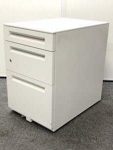 【定価約7万円！！ロット入荷！！ホワイトカラーの人気3段ワゴン！！収納力バツグン！！】■内田洋子う■STワゴン