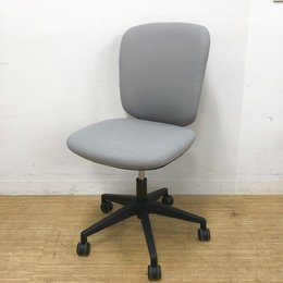 低価格オフィスチェア　グレーの安定感ある製品　オカムラ　ヴィラージュ