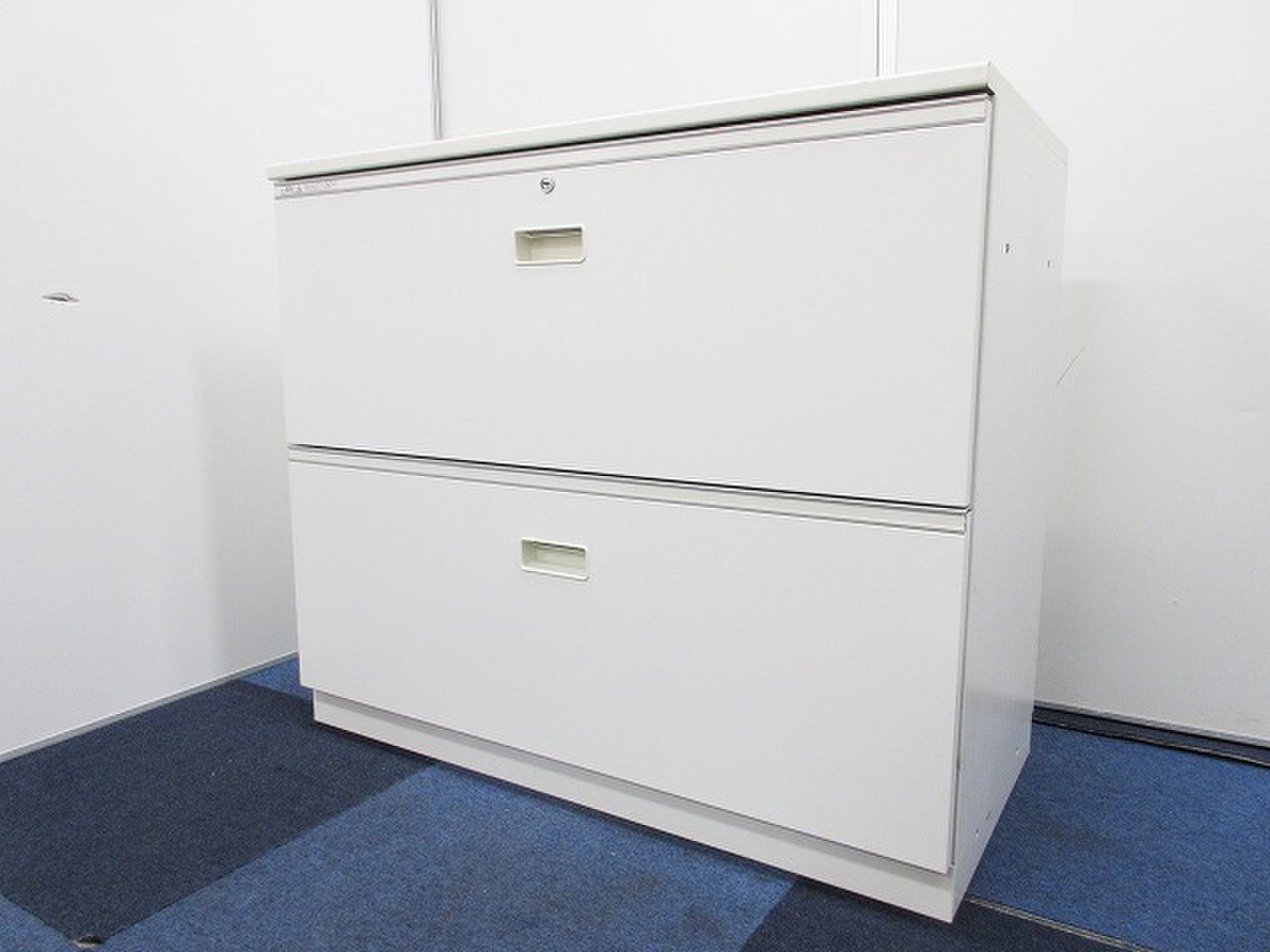 【窓下にも置ける2段ラテラル書庫！】シンラインｔ天板付き
                        シンライン 
                                    中古
            