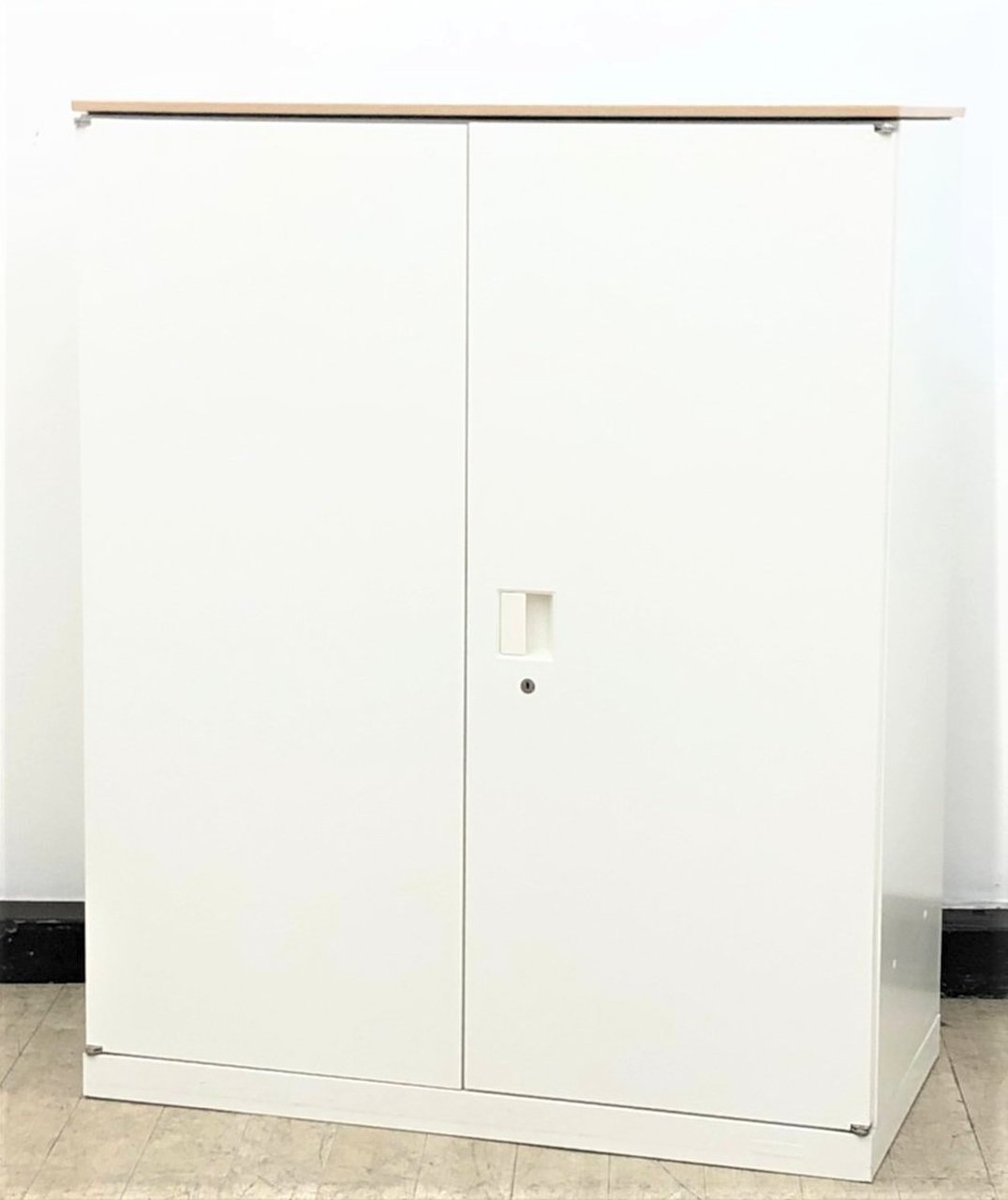 【2台入荷！】｜キャビネット｜両開き書庫｜ホワイト｜便利な天板付き！
                        SAデュオライン 
                                    中古
            