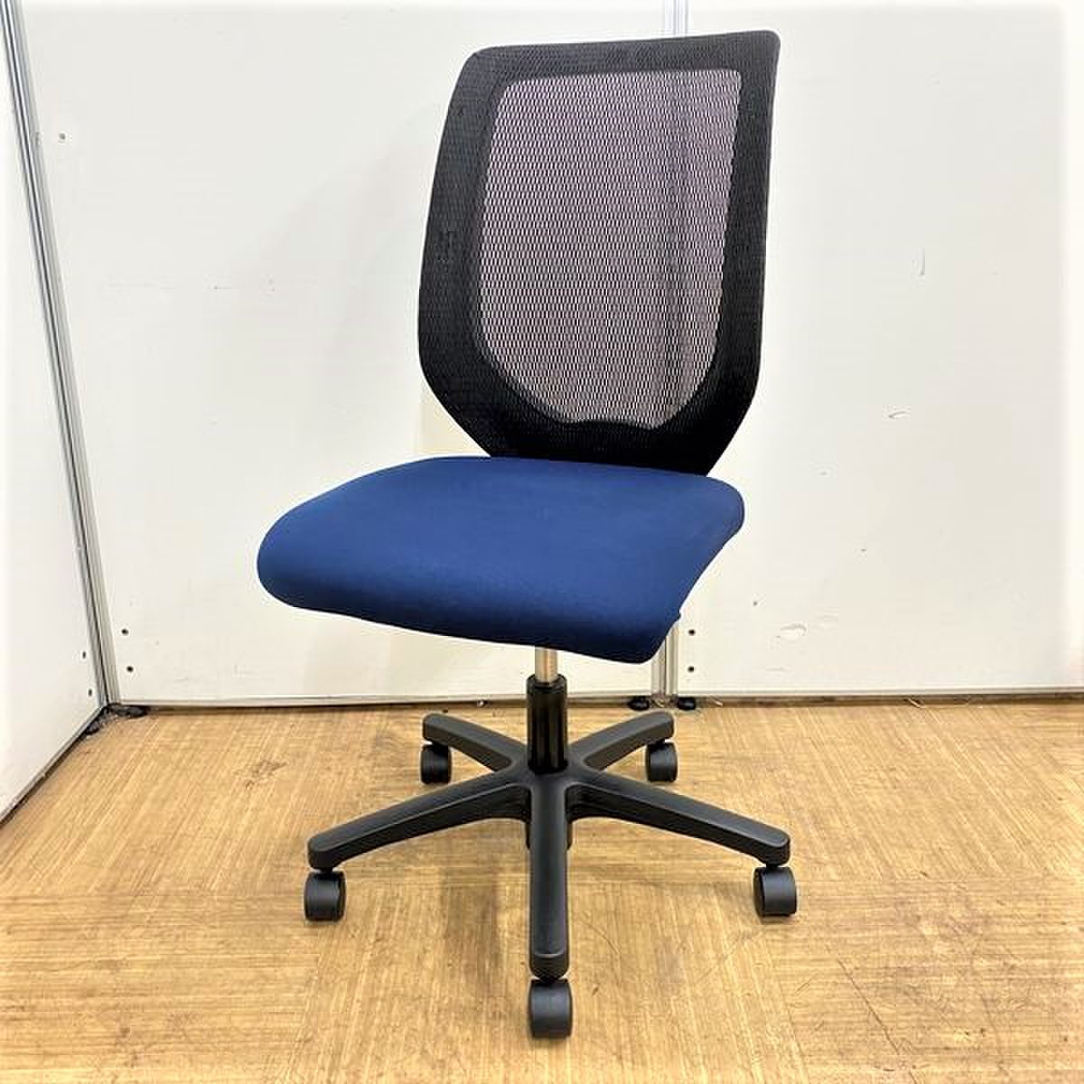 【10脚入荷】ローコストチェアの決定版！！ハイコストパフォーマンス！！先進のメッシュバック
                        コルト 
                                    中古
            