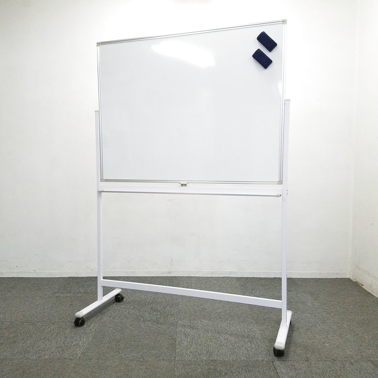 【大量入荷】オフィス必須アイテム入荷！新品　ホワイトボード　W1200　脚付き　両面　無地
                        その他シリーズ
                                    新古品
            