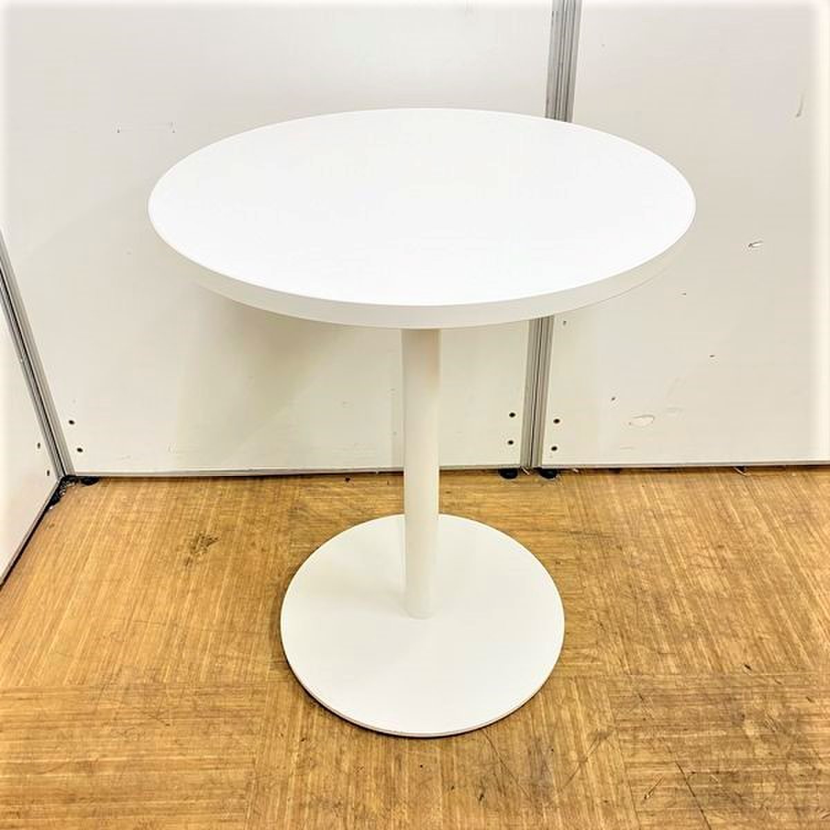 【限定1台】オールホワイトのスタイリッシュテーブル！！程よいサイズ　
                        RA
                                    中古
            