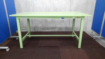 サカエの作業台が入荷致しました。③　ピッキングした商品の梱包作業などの必需品！　均等耐荷重：300kg　アジャスターなし
 ※マテハン本舗の中古商品は、千葉県柏市に在庫がございます。