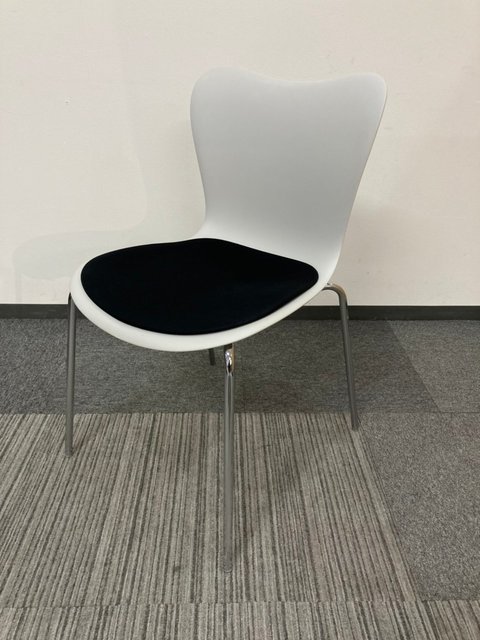 【中古】ML-300  ML-310 ウチダ（UCHIDA) スタッキングチェア