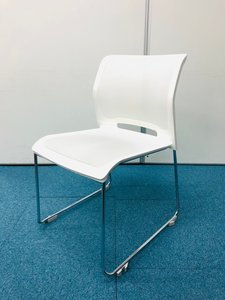 【コクヨ製のシンプルで可愛いチェア】ミーティング用や休憩スペースにいかが？【カラベル】