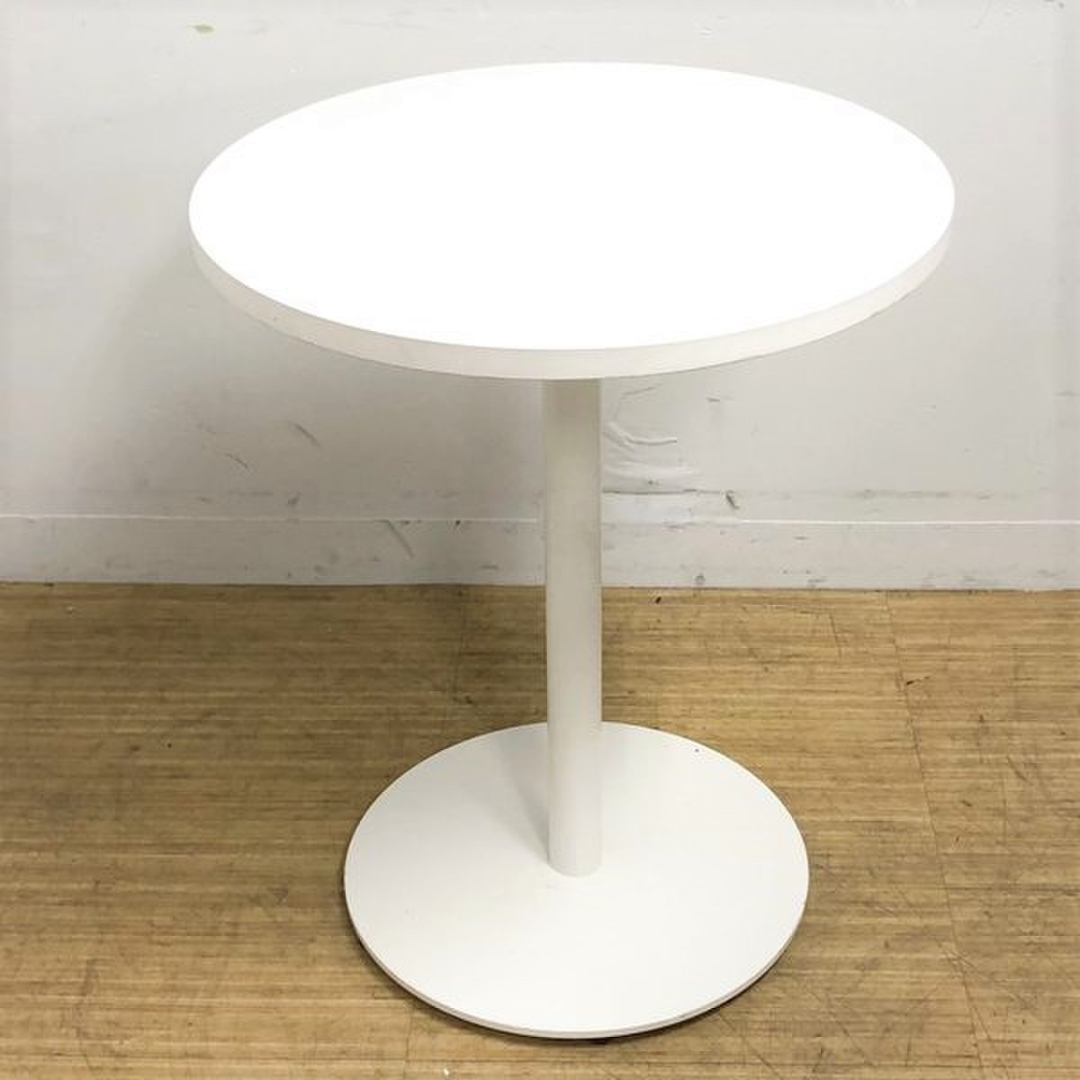 【2台入荷】程よいサイズのカフェテーブル！オールホワイトでオフィスデザインにもぴったりマッチ
                        RAシリーズ
                                    中古
            