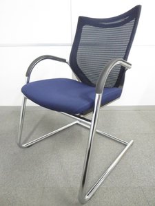 【上質なデザイン！】■オカムラ製　バロンチェア　クロームメッキフレーム　■リラックスできる肘付タイプ【ゲストチェア】