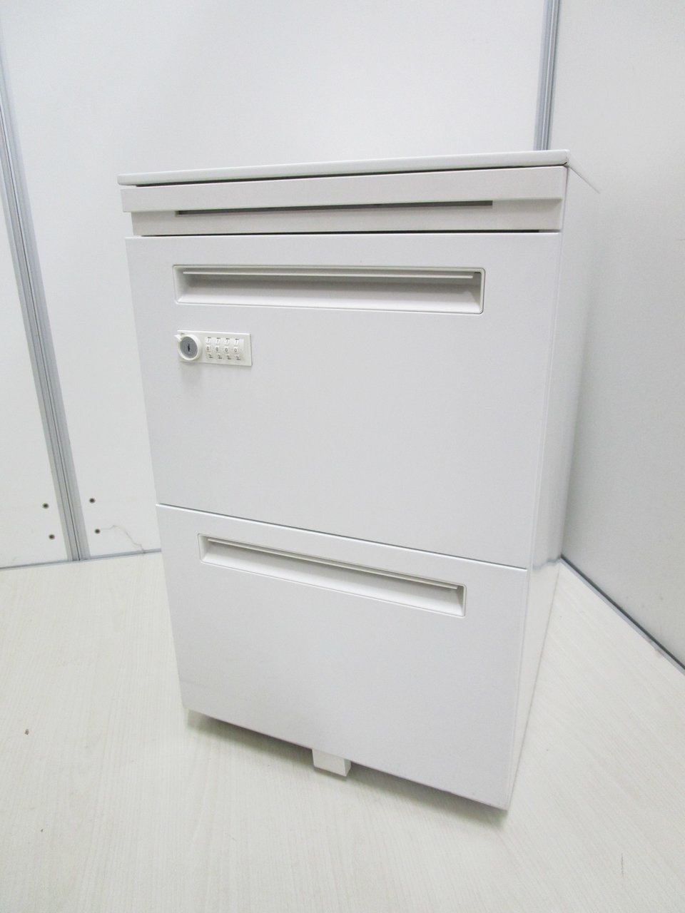 【ウチダ製】【3段ワゴン】【ダイヤル錠】【ホワイト】【H650㎜】【15台入荷】
                        その他シリーズ
                                    中古
            