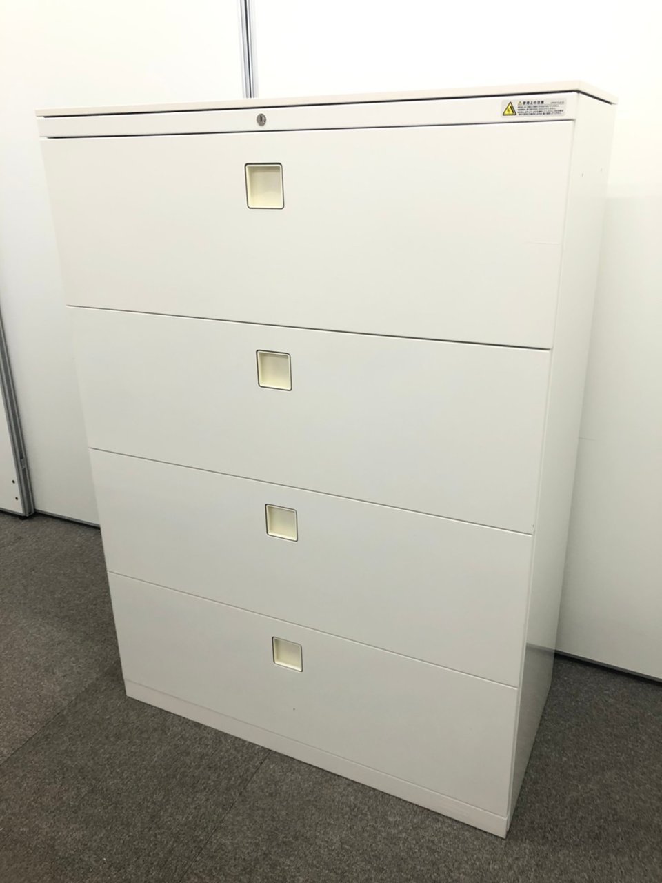 オカムラ製　レクトライン　4段ラテラル書庫　レア　在庫入替品　ホワイト　
                        レクトライン 
                                    中古
            