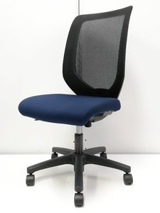 【今なら数が揃う！】
ローコストメッシュチェアならコレ一択！
座面も厚めで疲れにくい！
■イトーキ■コルト■ネイビーブルー×ブラック