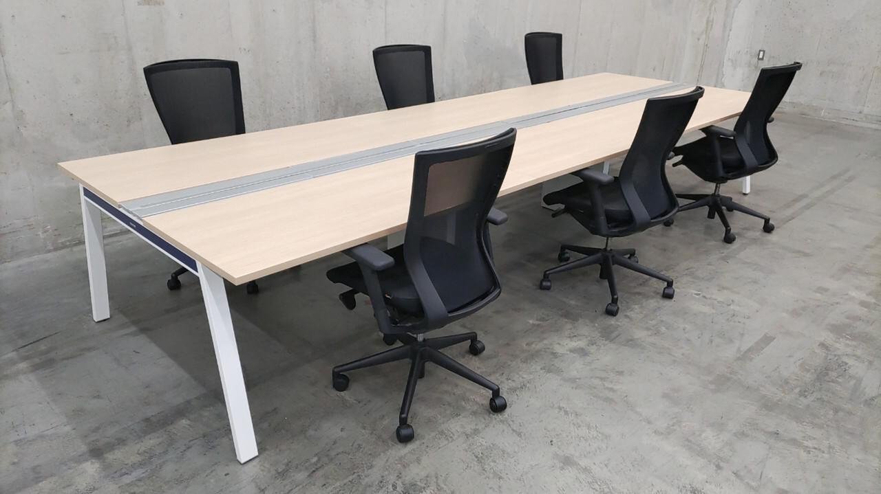 ○幅4200mm【高級会議セット！】
大切なお客様を招く部屋用にも！
オカムラ/マニフォールド+ファシス/T500【倉庫在庫品】ブルーエンブレム
                        マニフォールド 
                                    中古
            