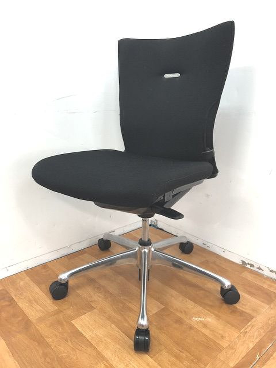 リモート・在宅ワークにおすすめ！！【定価約7万円！！背あてのしなやかな曲線が背中にフィットします！！】オカムラ/フィーゴ
                        フィーゴ 
                                    中古
            