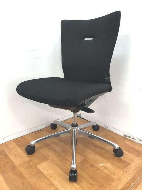 【中古】フィーゴ   オカムラ（okamura） 肘無ローバックチェア