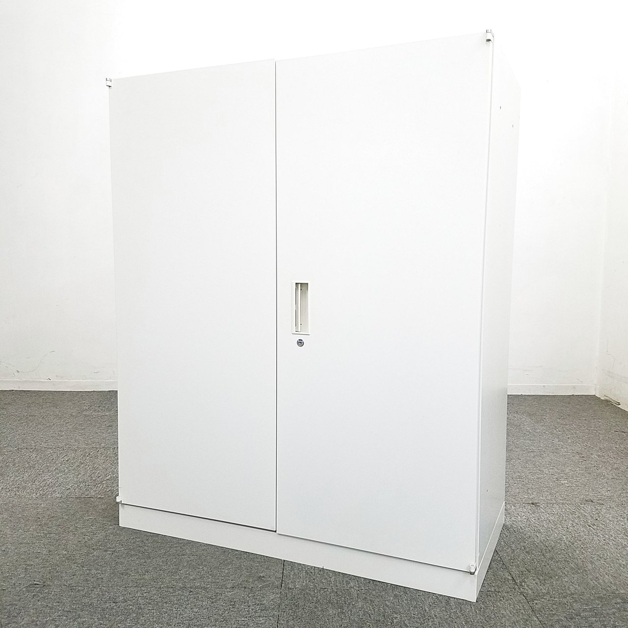 【4台入荷】｜両開き書庫｜キャビネット｜ホワイト｜腰高の定番仕様！
                        BEストレージ
                                    中古
            