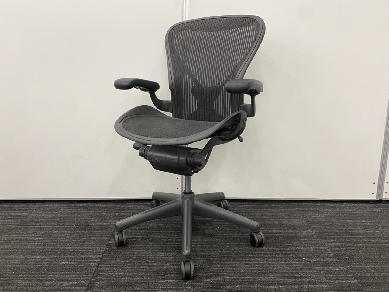 【Bライトタイプ】即売必須チェア！アーロンチェア/ポスチャーフィット/Bタイプ/固定肘/ライト
                        アーロンチェア 
                                    中古
            