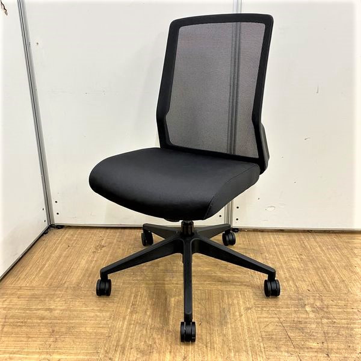 【在庫入替品】【9脚限定】即出荷可能！！当日持ち帰り可能！！メッシュバック
                        その他シリーズ
                                    新古品
            