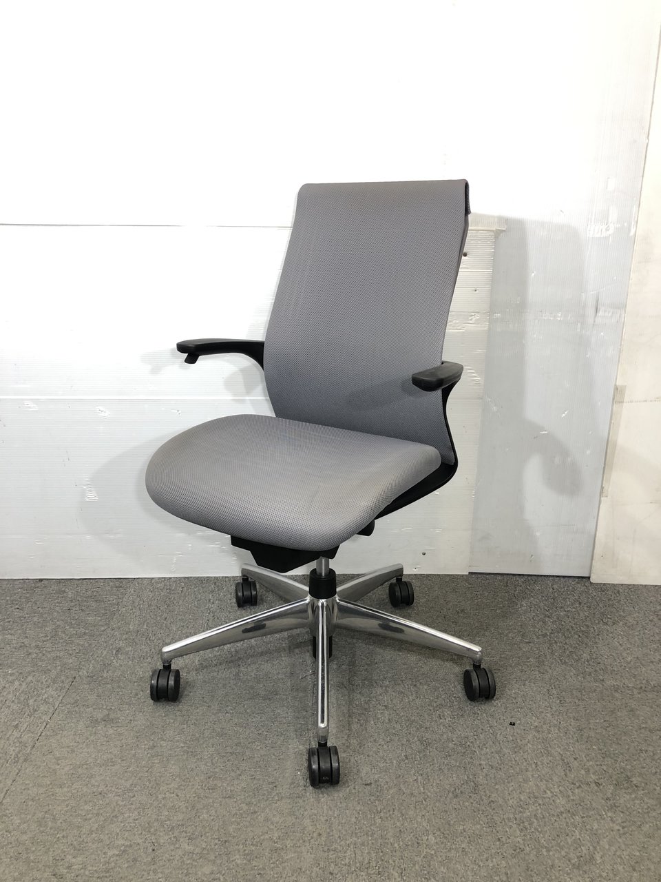 コクヨ 肘付オフィスチェア　M4シリーズ　誰が座っても心地いい　事務椅子　
                        M４
                                    中古
            