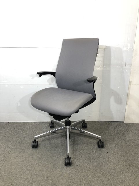 【中古】M４  コクヨ（KOKUYO） 肘付ハイバックチェア