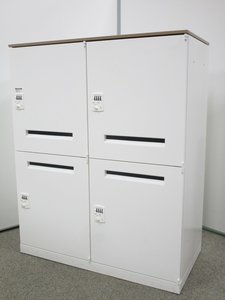 【フリーアドレスデスクとの相性抜群】【限定１台】オカムラ/４人用メールロッカー