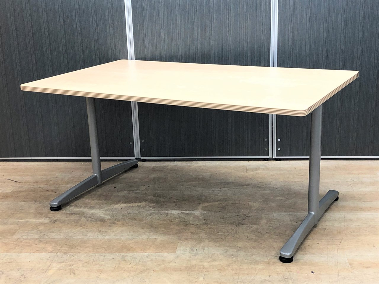 【2台入荷】打ち合わせに最適！ナチュラル天板のミーティングテーブル【中古】【オフィス家具】【東京】【大阪】【愛知】【岐阜】【滋賀】【長野】
                        ST-3100 
                                    中古
            
