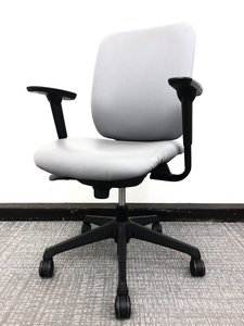 【病院や食堂で大活躍！】
ビニールレザーでお手入れ楽々！
■オカムラ/CG-R/グレー
