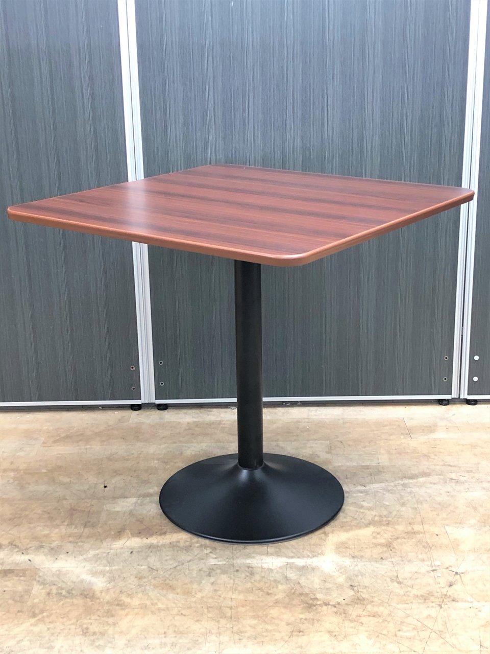 【2台入荷】おしゃれなカフェテーブル【中古】【オフィス家具】【東京】【大阪】【愛知】【岐阜】【滋賀】【長野】
                        その他シリーズ
                                    中古
            