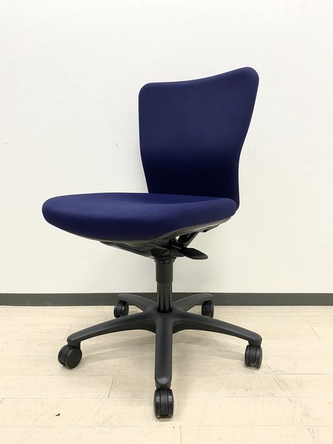 【中古】カロッツァ   オカムラ（okamura） 肘無ローバックチェア