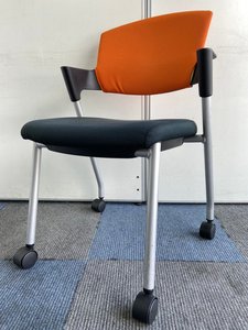 【重ねられます！】チェアの保管場所に場所を取れない最強チェア！！
座りごことも抜群！