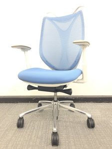 【最先端のワーキングチェア！】■オカムラ製　サブリナチェア　可動肘　ハンガー付
