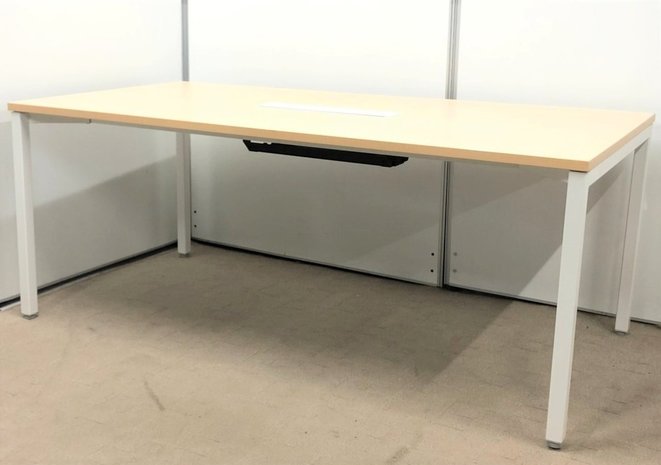 【中古】ノティオ   ウチダ（UCHIDA) ミーティングテーブル（会議机）