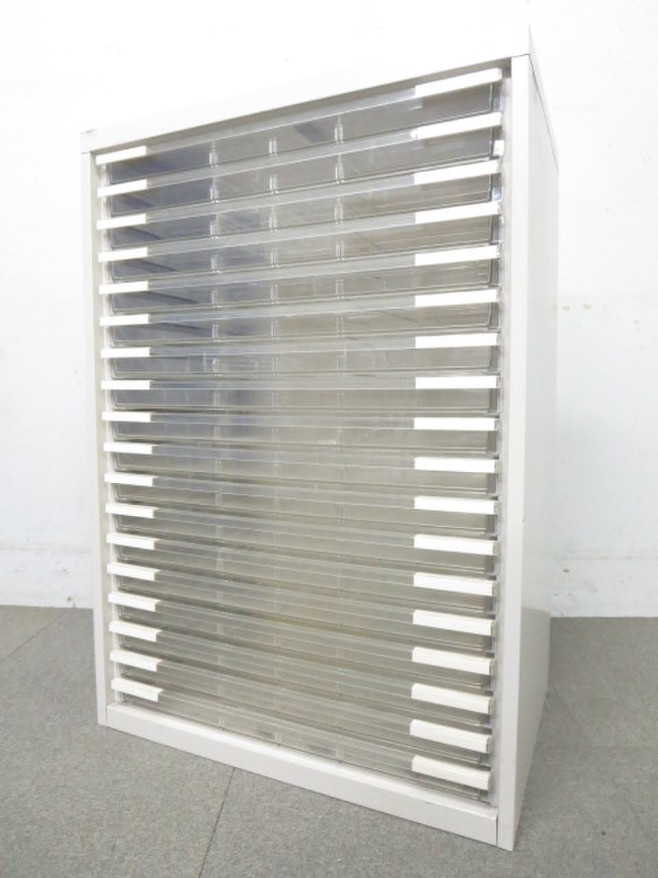 【A3用紙サイズの整理に！】■イトーキ製　クリスタルトレイキャビネット　浅型18段タイプ
                        クリスタルキャビネット
                                    中古
            