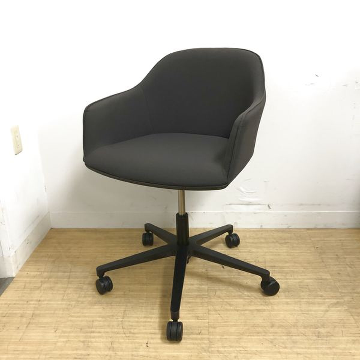 【好評につき追加で仕入れました】【デザイナーズ家具】vitra(ヴィトラ)/ソフトシェルチェア　デザイナー：ロナン＆エルワン・ブルレック　
                        ソフトシェル チェア 
                                    中古
            