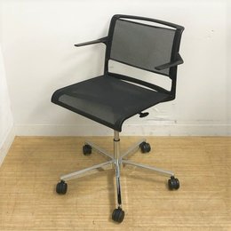 Wilkhahn/ウィルクハーン　Aline(エーライン)　肘付き　【デザイナーズ家具】【Design:Andreas Storiko】