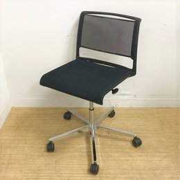 Wilkhahn/ウィルクハーン　Aline/エーライン　【デザイナーズ家具】肘なしチェアー　座面パッド付