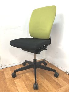 人気の機能性・デザイン性OAチェア！！【定価約4万円！！コストパフォーマンスに優れたオフィスチェアの入荷です！！】イトーキ/フルゴ