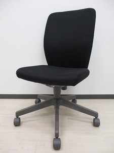 人気コスパOAチェア！！【定価約4万円！！定番商品！！オフィスチェア！！人気のブラックカラーの入荷です！！】コクヨ/チェロチェア(Cello)