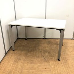 4人用におすすめ！！【定価約6万円！！オシャレな4本脚のミーティングテーブルの入荷です！！】■イトーキ■DE