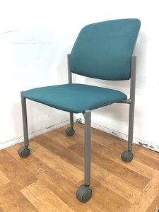 人気商品！！【定価約3万円！！キャスター付きで移動もラクラク！！スタッキングチェアの入荷です！！】イトーキ/エルケイKLK-162GB-W4G7 