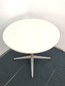 おすすめ商品！！【定価約5万円！！丸テーブルの入荷です！！シンプルでオシャレ！！ホワイトカラー！！】■イトーキ■DE