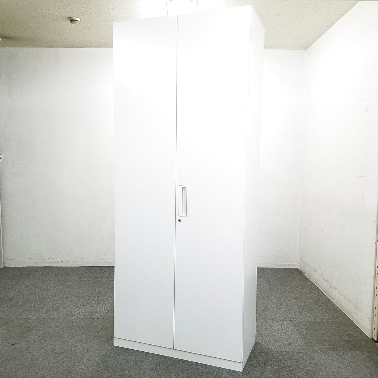 コクヨ製ハイキャビネット｜書類管理にオススメ！大型書庫　ホワイト
                        エディア 
                                    中古
            