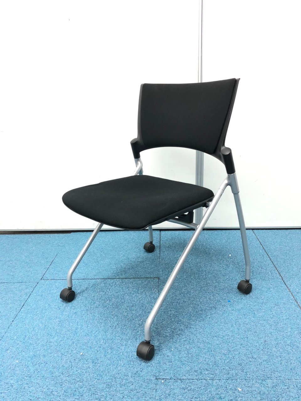 【大量入荷！】安定のメーカー人気シリーズ/イトーキ製マノスチェア
                        マノス 
                                    中古
            