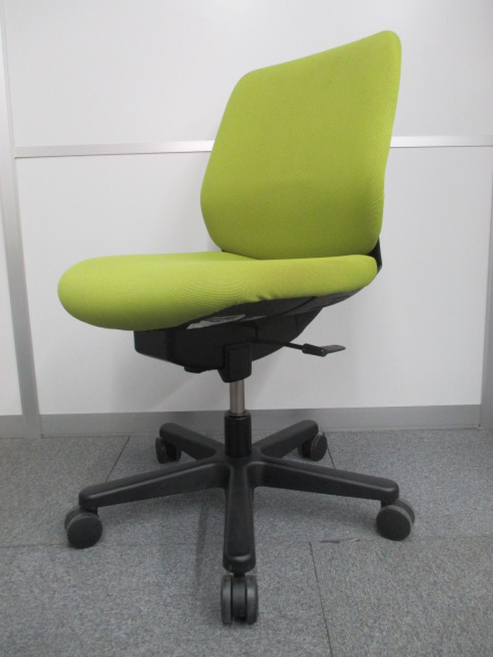 【肘無】【トルテ】【イトーキ】【ライトグリーン】【座り心地〇】
                        トルテ 
                                    中古
            