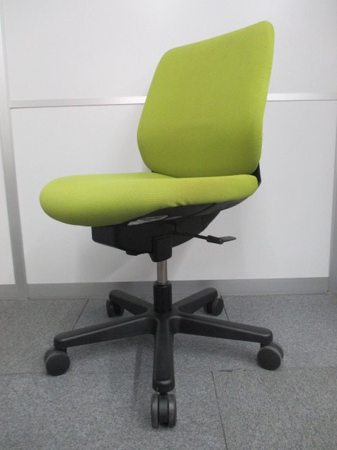 【中古】トルテ   イトーキ（ITOKI） 肘無ローバックチェア