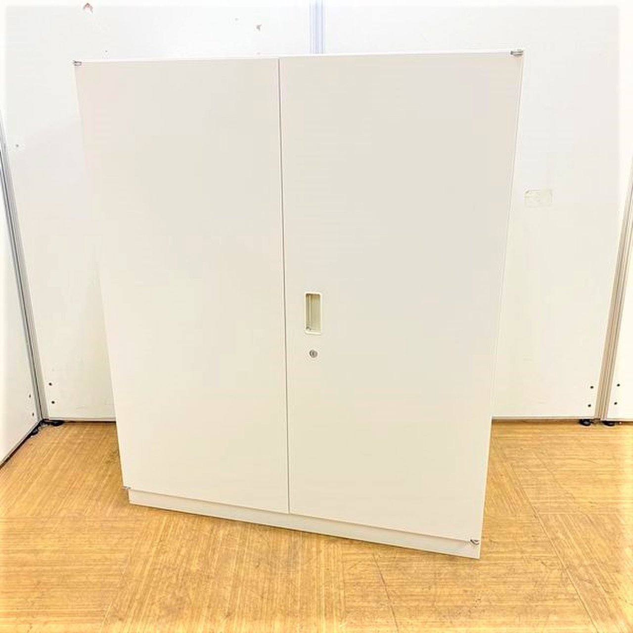 人気商品！！ロット入荷！！【定価約7万円！！超人気！！ホワイトカラー！！両開き書庫の入荷です！！】■イトーキ■シンライン
                        シンライン 
                                    中古
            