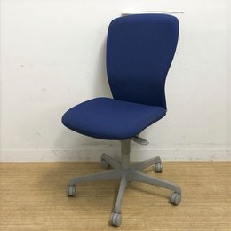 コートハンガー付き★ミディアムブルー×ホワイトでオシャレ★オカムラの新定番スラート　